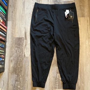 NWT cropped joggers, very stretchy, comfortable, 2 front/pockets w/zip size 1X